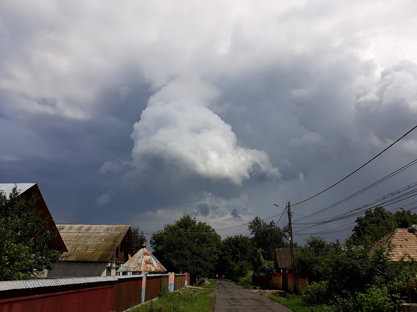 După caniculă, potop: S-a emis Cod roşu