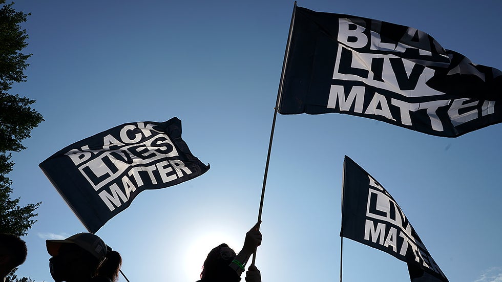 Steagul BLM poate flutura pe catargul ambasadelor SUA