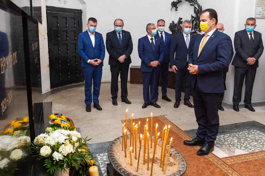 Situaţiunea e de pamflet pentru că o tratăm ca şi cum ar fi de manea