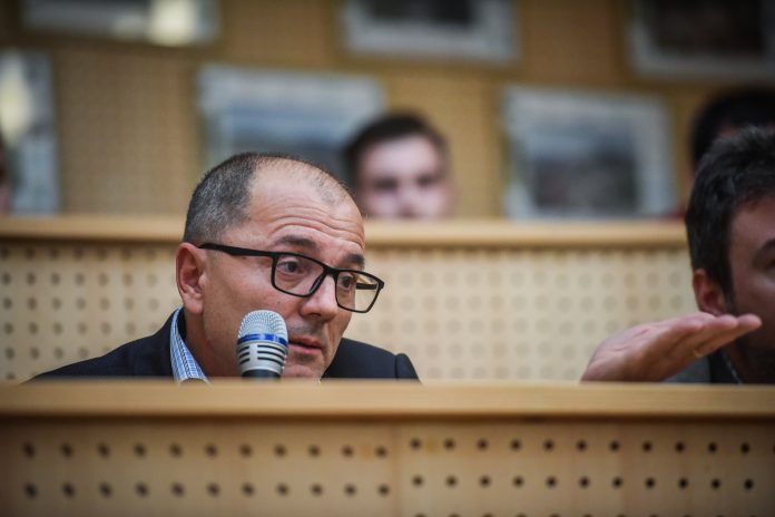 PNL l-a uns Regele Sibiului pe un securist