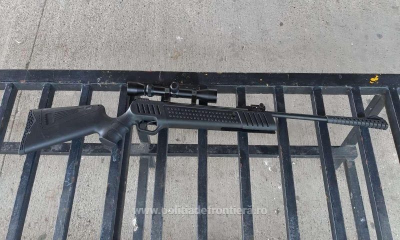 Percheziții la deținători de arme