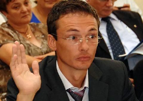Lingourile lui Harabagiu și lingăii lui Chirica