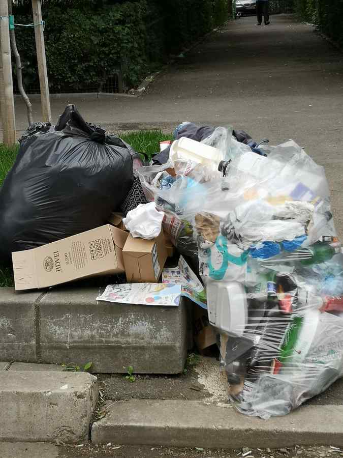 Front comun împotriva rezilierii contractului de salubritate