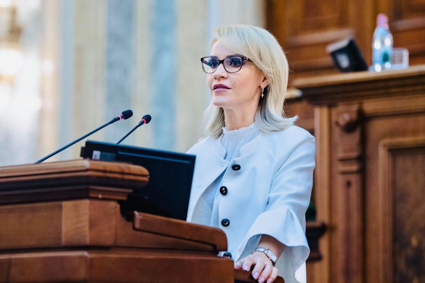 ”Sub presiune de patru luni”. Gabriela Firea, un nou scandal