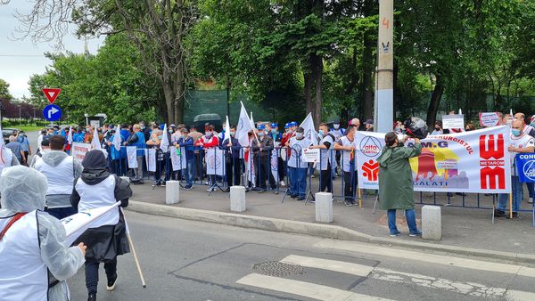 (VIDEO) Sindicaliștii îi bat obrazul lui Iohannis: „Este cu atât mai sfidătoare”