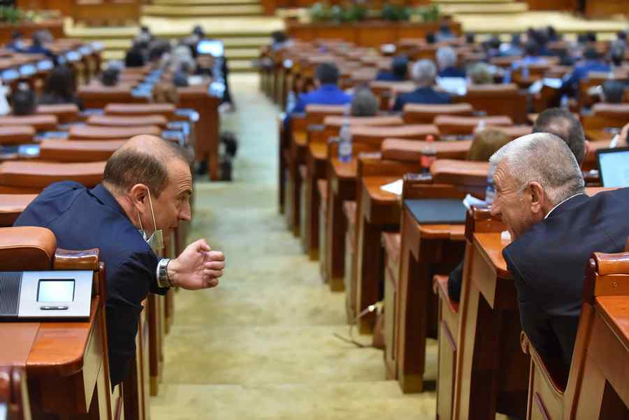 Parlamentarii au scăpat de grijă