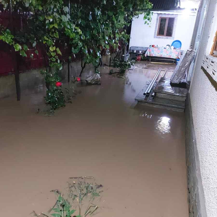 Furtunile de cod roşu au făcut prăpăd în țară