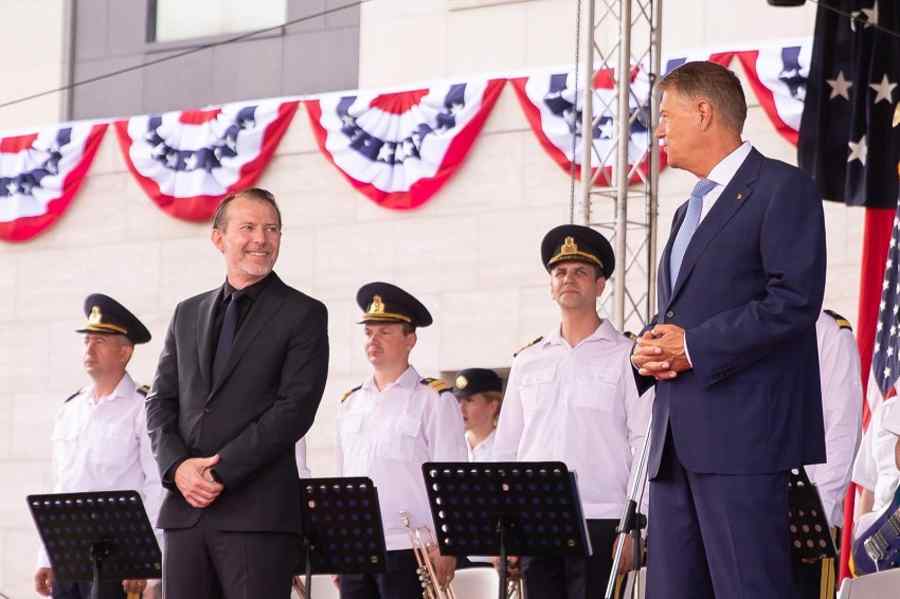 Orban ridică vălurile