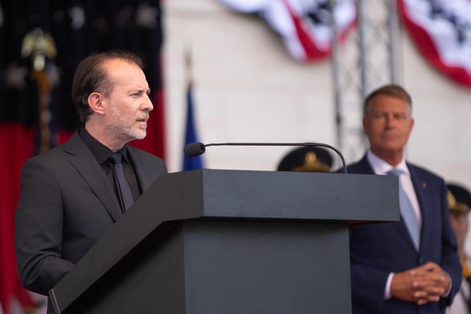 Miniatura din șapcă