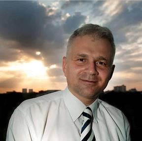 Scandalul l-a costat funcţia