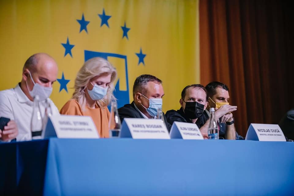Paiul din ochiul altuia sau cum se mai vaită Alina Gorghiu