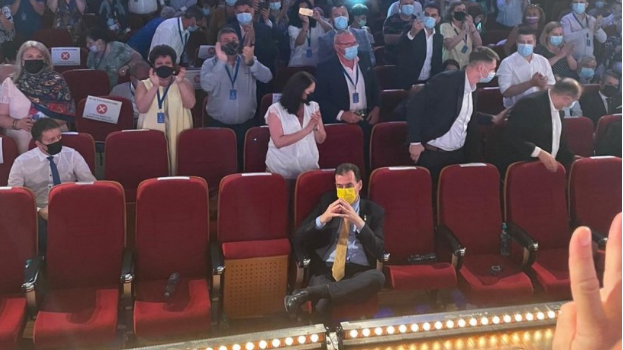 (FOTO) Ludovic Orban și scaunele goale de la Cluj