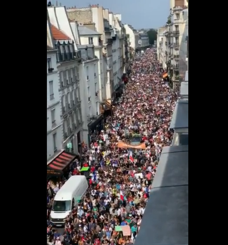 Săpuneală pentru Macron: „Nu mai sunt cetăţeni”