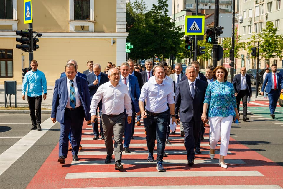 Team Cîțu călărește țara