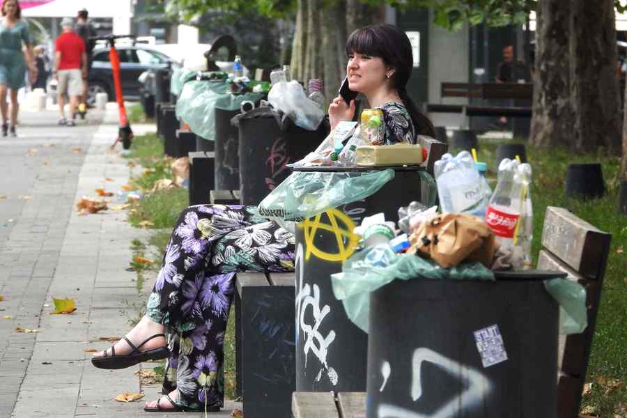 Principala arteră a Bucureștiului, îngropată în gunoaie