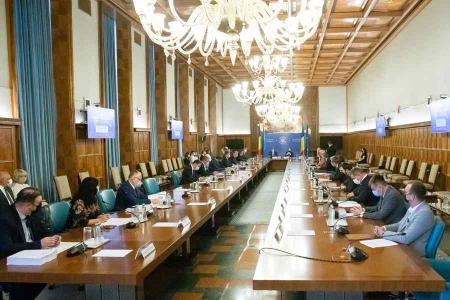 Întrebare de baraj pentru serviciile secrete românești: „Sunteţi mândre…?”