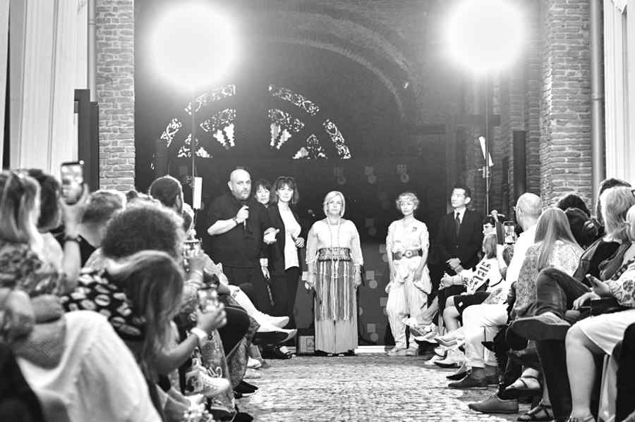 Fashion Show în închiderea expoziției Chiomonoul întâlnește ia