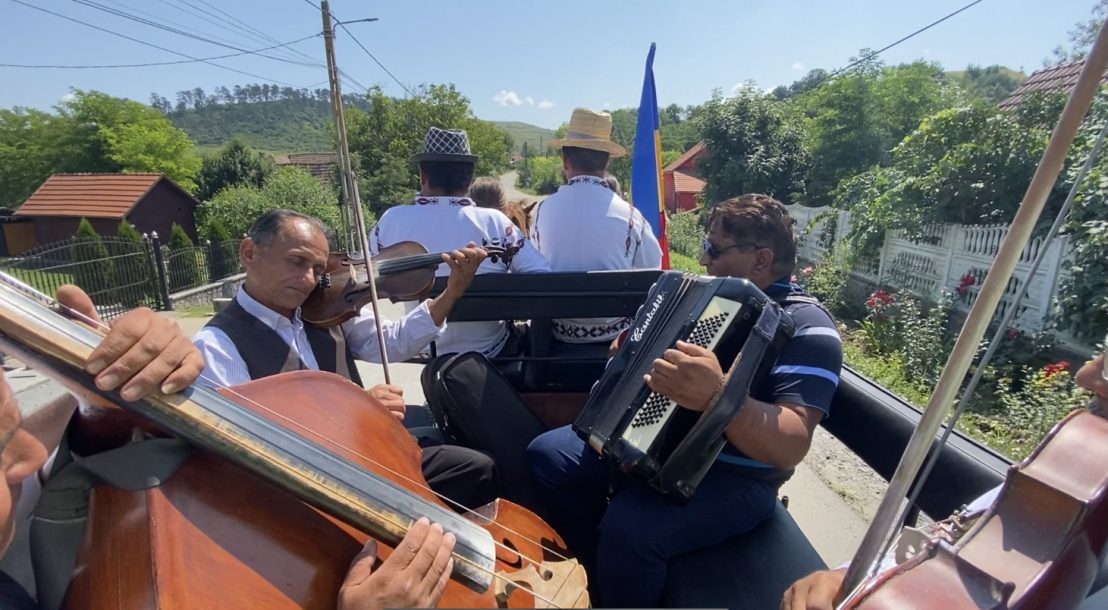 Invitați la vaccinare cu ceterași și chiuituri