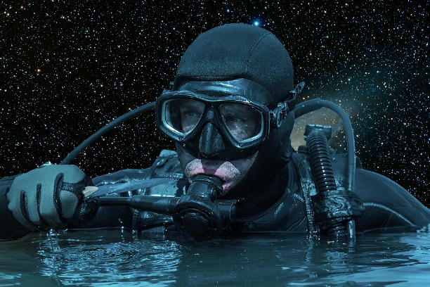 Profesioniștii A.S.A. văluresc politica galactică neîncetat – SF politic