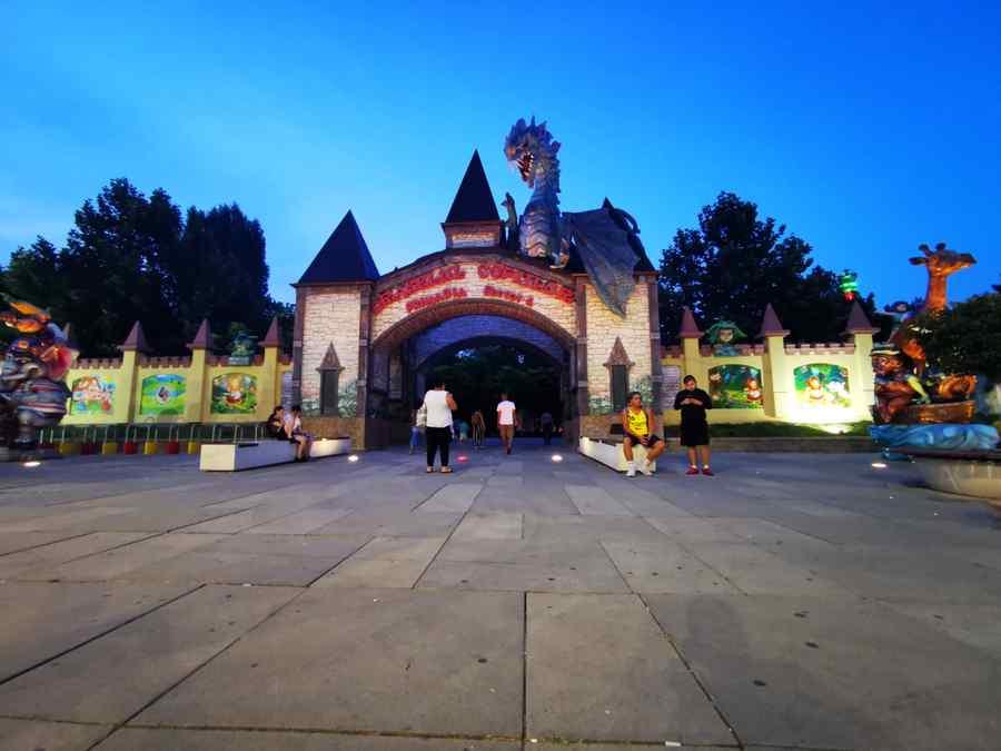 Parcuri închise de teama furtunii