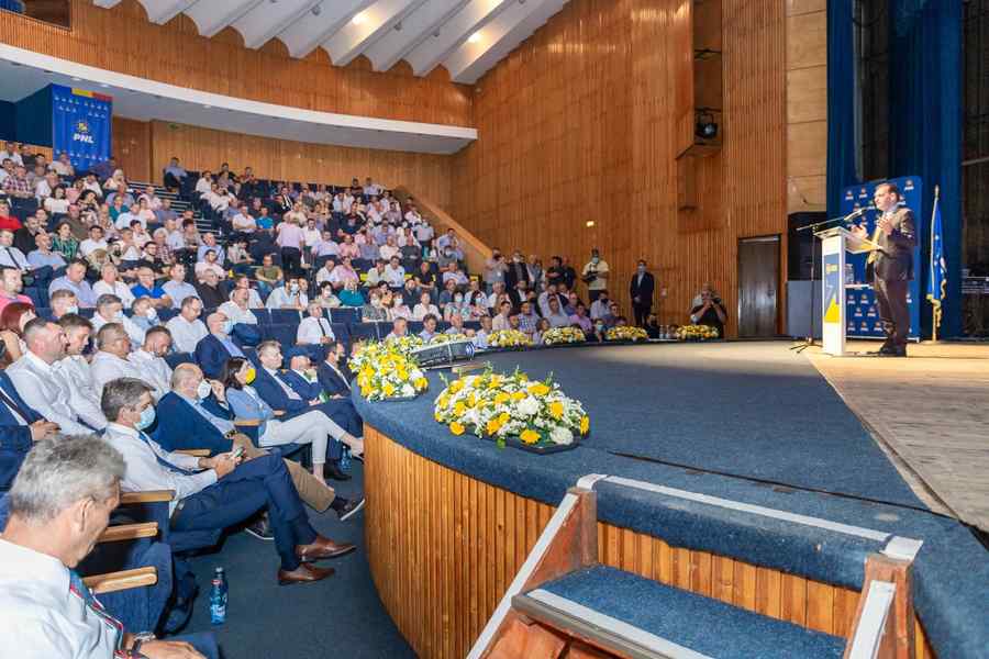 Orban și ai lui, din nou fără măști în spații închise