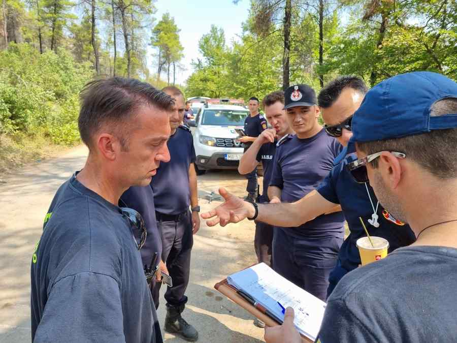 A treia zi de misiune a pompierilor români în Grecia