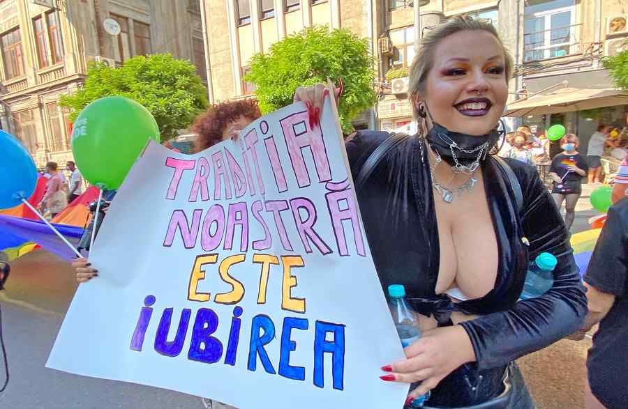 (GALERIE FOTO/VIDEO) Imagini de la marșul LGBT