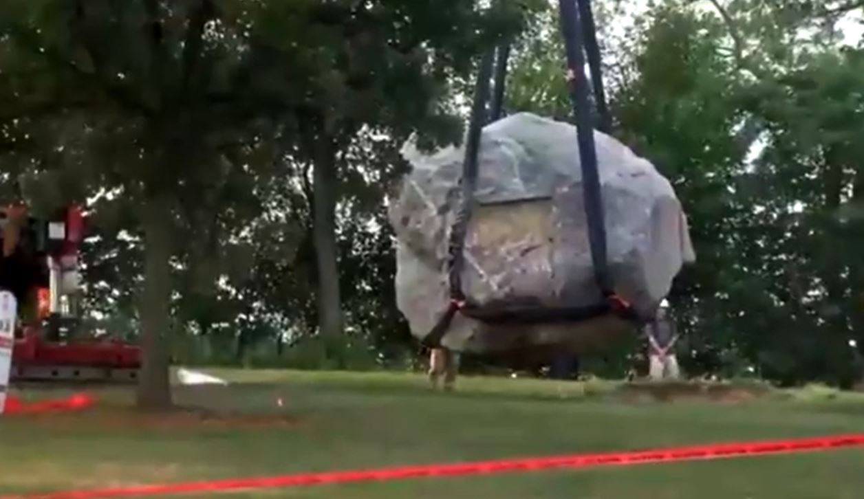 Un bolovan este considerat simbol rasist (!)