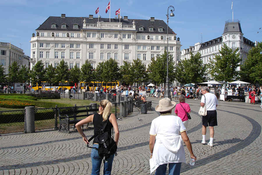 Niște pământeni fericiți!