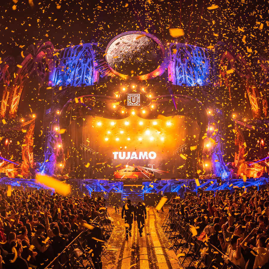 Șmecherie la festivaluri, sărăcie la restul
