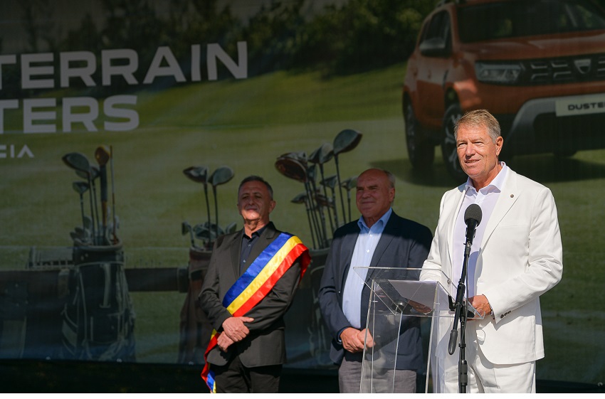 Românii i-au luat fața președintelui. Cu crosa