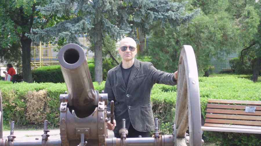 Politică și război