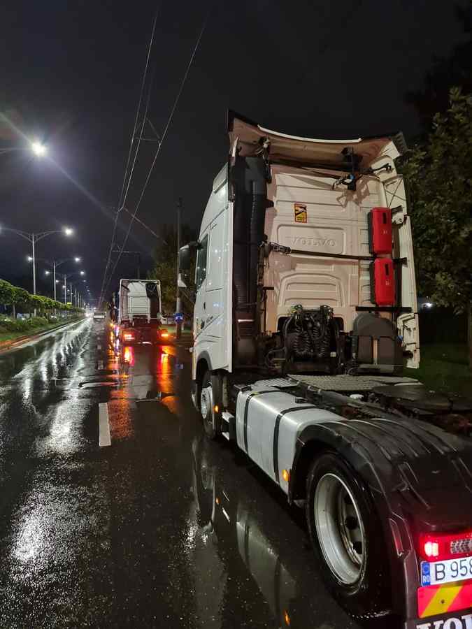 (VIDEO) Imagini de la protestul transportatorilor la Guvern