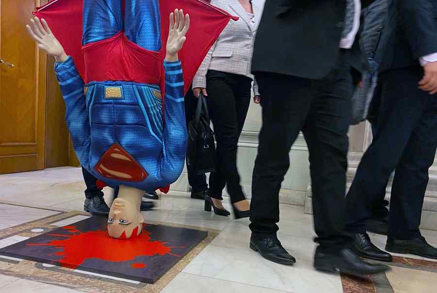 Căderea zgomotoasă a lui Cîțu