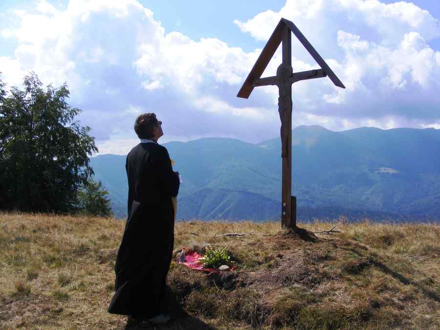 Preot: M-am vaccinat fluierând