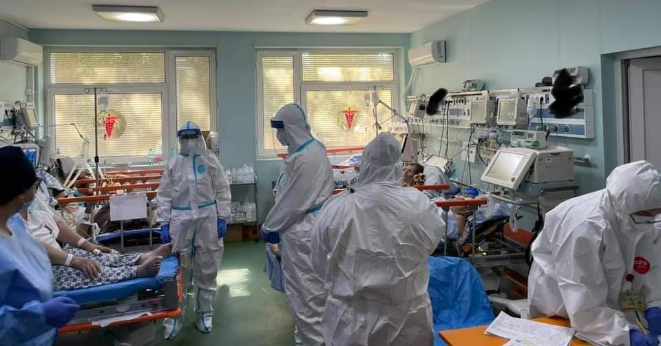 Nou record de pacienți COVID-19 în secțiile ATI: 1.729