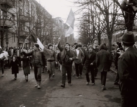 Iohannis a semnat: Istoria Revoluţiei, materie de liceu