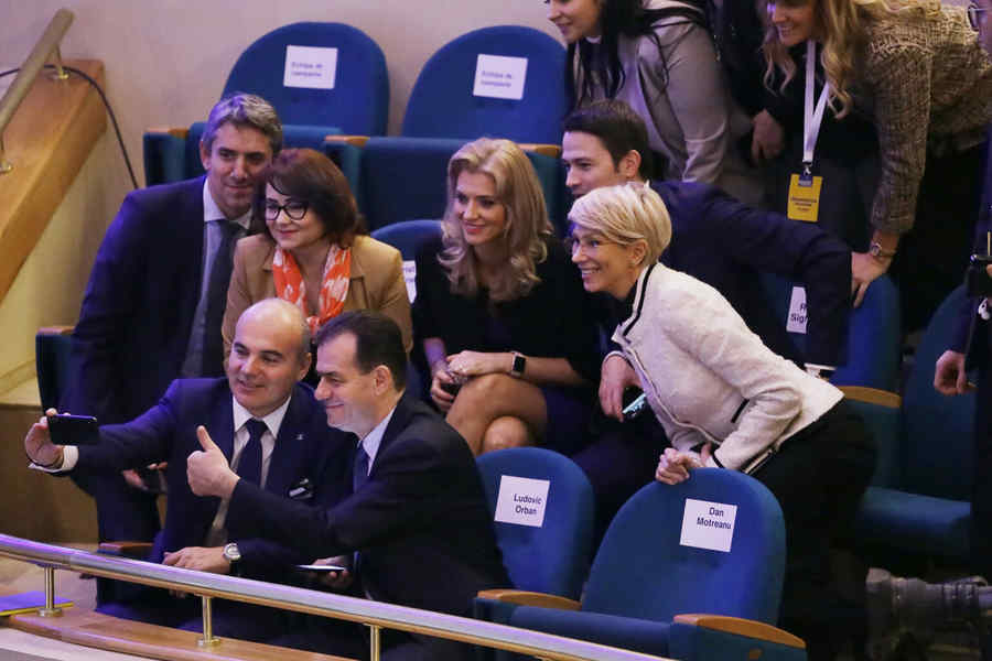 Gorghiu și Turcan, de râsul internauților!