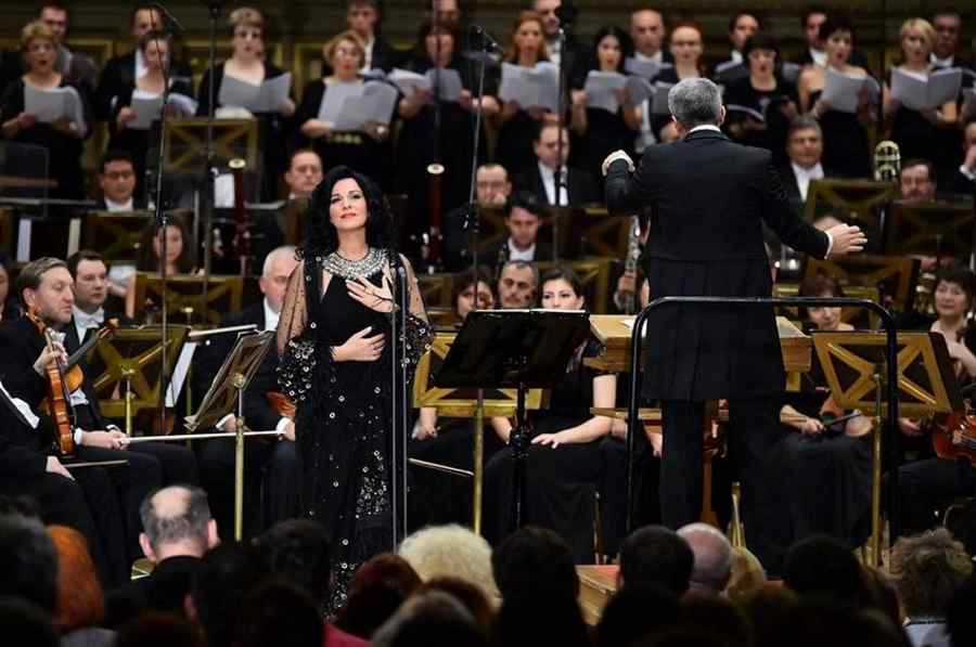 Scrisoare deschisă, scrisă pentru soprana Angela Gheorghiu-SF politic