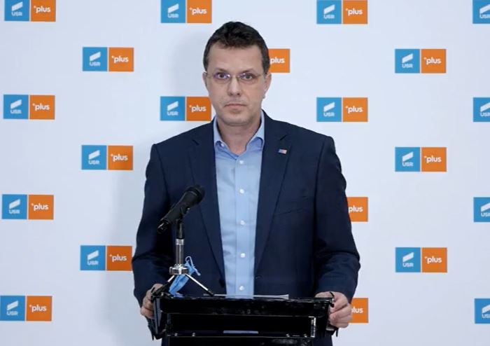 Moşteanu, către Predoiu. Aţi primit un minister care s-a dovedit o pălărie prea mare pentru dvs