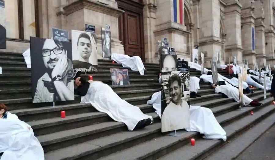 Lanț uman în memoria victimelor Colectiv