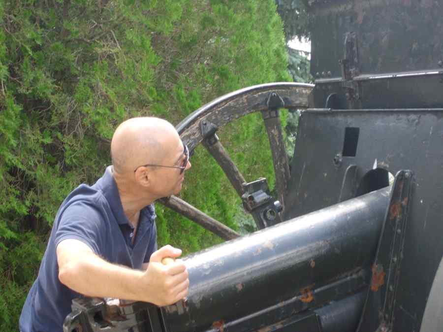Atacul marțienilor: Parlamentul României în bătaia tunului-SF politic
