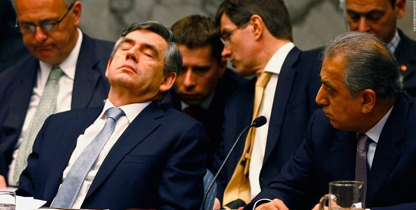 Guvernul nostru doarme-n papuci – SF Politic