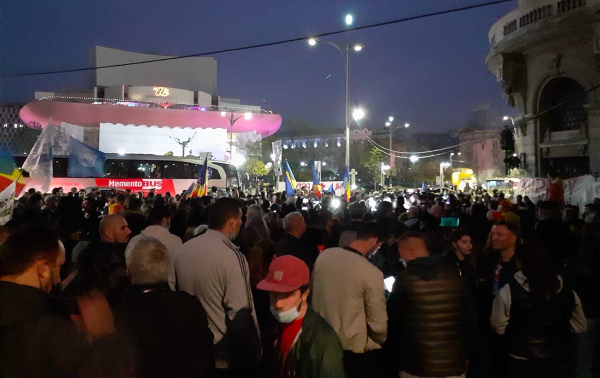 (VIDEO) Protest în Piaţa Universităţii față de certificatul verde