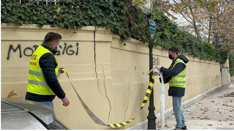 Gardul Palatului lui Becali, mâzgălit de suporteri! Reacția lui Gigi