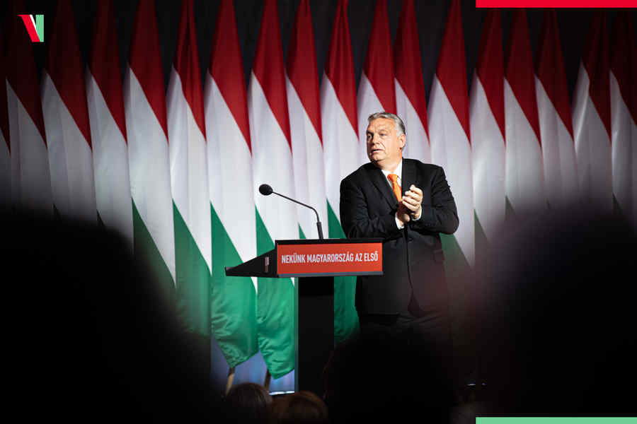 parachute Counterfeit booklet VIDEO) Protest în Ungaria: "Orban, du-te dracului!"