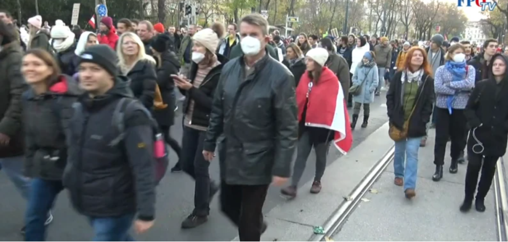 (VIDEO) Imagini de la protestul de amploare din Viena