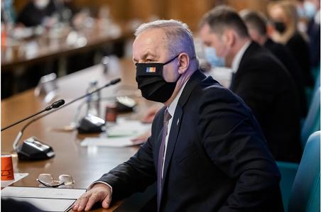 Ciucă îl scoate pe Dîncu la tablă