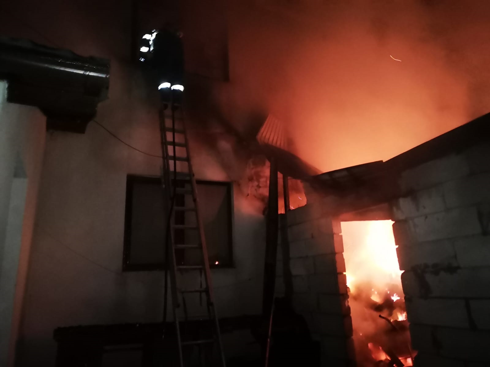 Răniți grav din cauza unei spume poliuretanice