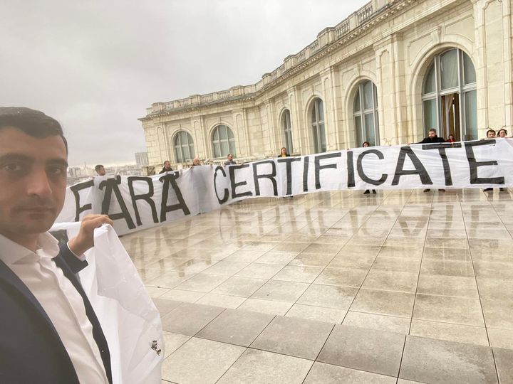 (VIDEO) Scandal în Parlament: „Libertate fără certificate”